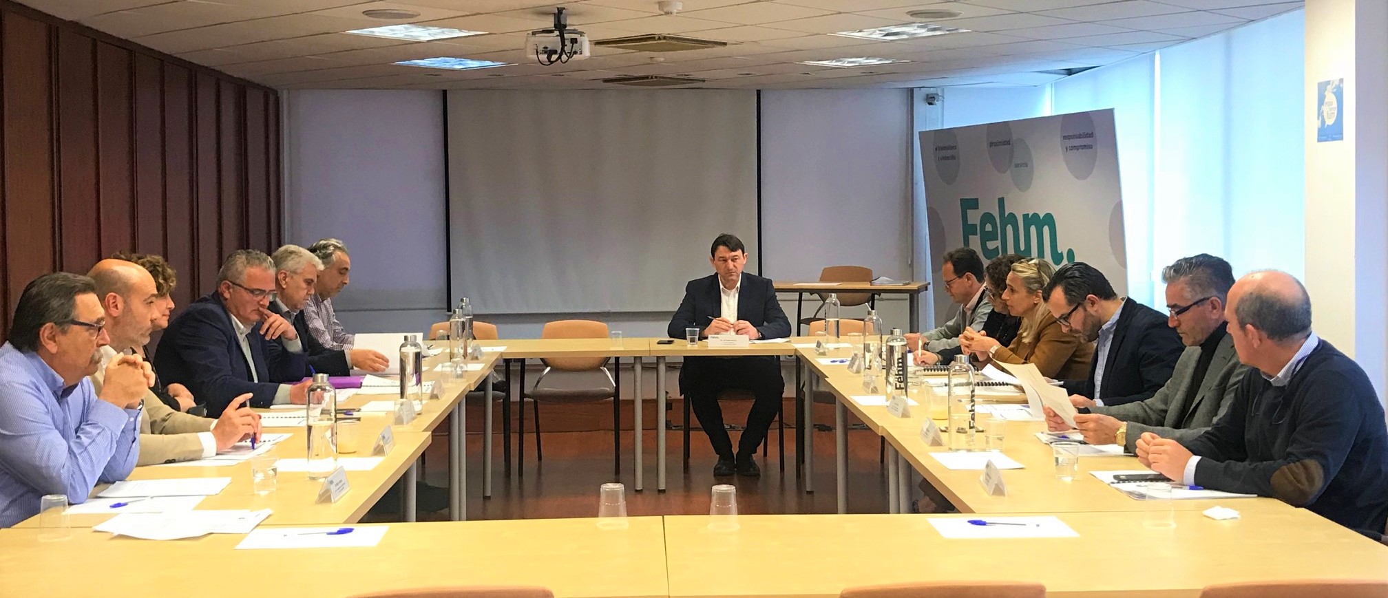 La Junta Directiva de la FEHM traslada a los representantes de los partidos políticos sus propuestas ante las elecciones